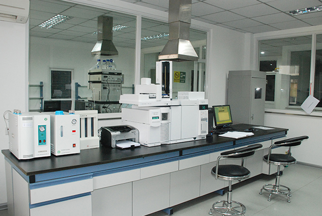 應用水性清洗機進行（háng）不（bú）鏽鋼零部件清洗案例