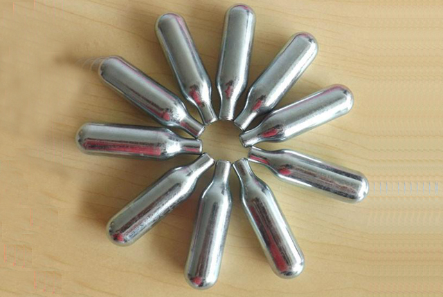 環保碳氫清洗劑除鋼（gāng）瓶（píng）上（shàng）炭灰案（àn）例