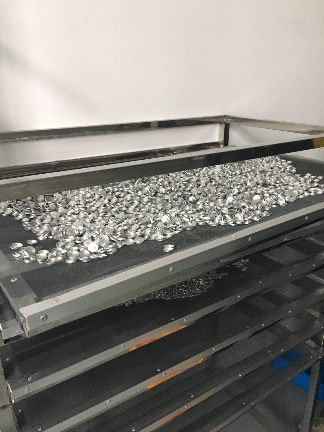 使用REMA高閃點碳氫清洗劑清洗鋰電池觸片案（àn）例